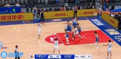 連續(xù)吃癟！克里斯先是籃下被李炎哲大帽&又被李炎哲生斷